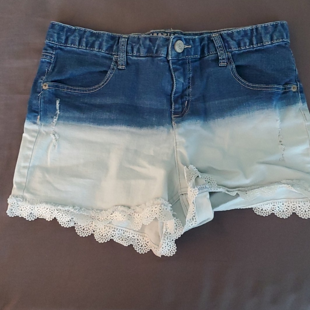❤ 2 for $5.   Girls shorts